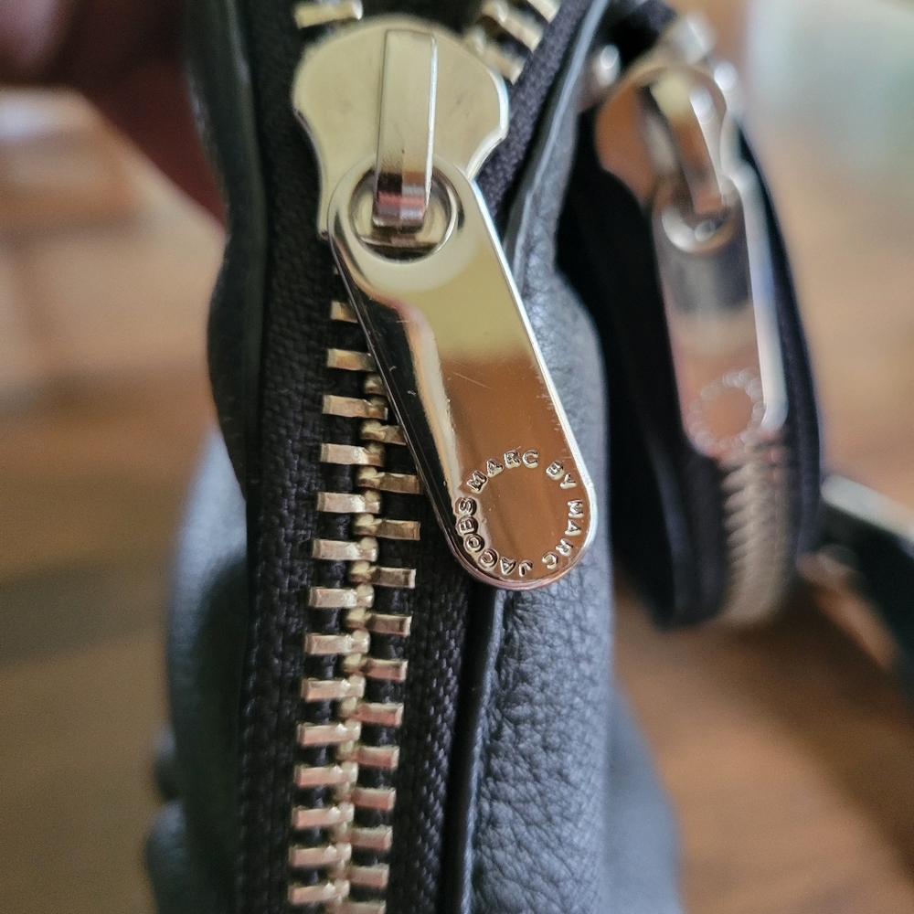 Marc by Marc Jacobs black leather shoulder/crossbody - Picture 13 of 13